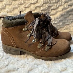 Earth Origins Phoebe Brown Light Weight Hiking Boots Women’s Size 7M